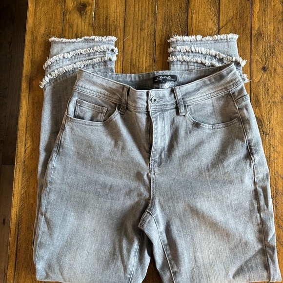 Charlie B jeans - Picture 2 of 5